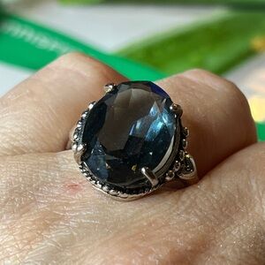 Gorgeous Silver tone Ring with faceted deep Blue stone. Sz10